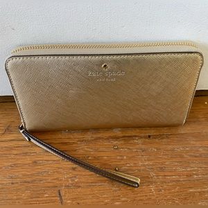 Kate spade zip wristlet in gold